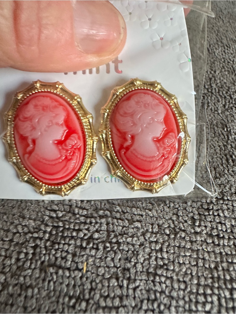 Vintage-Inspired Pink Cameo Gold Frame Earrings